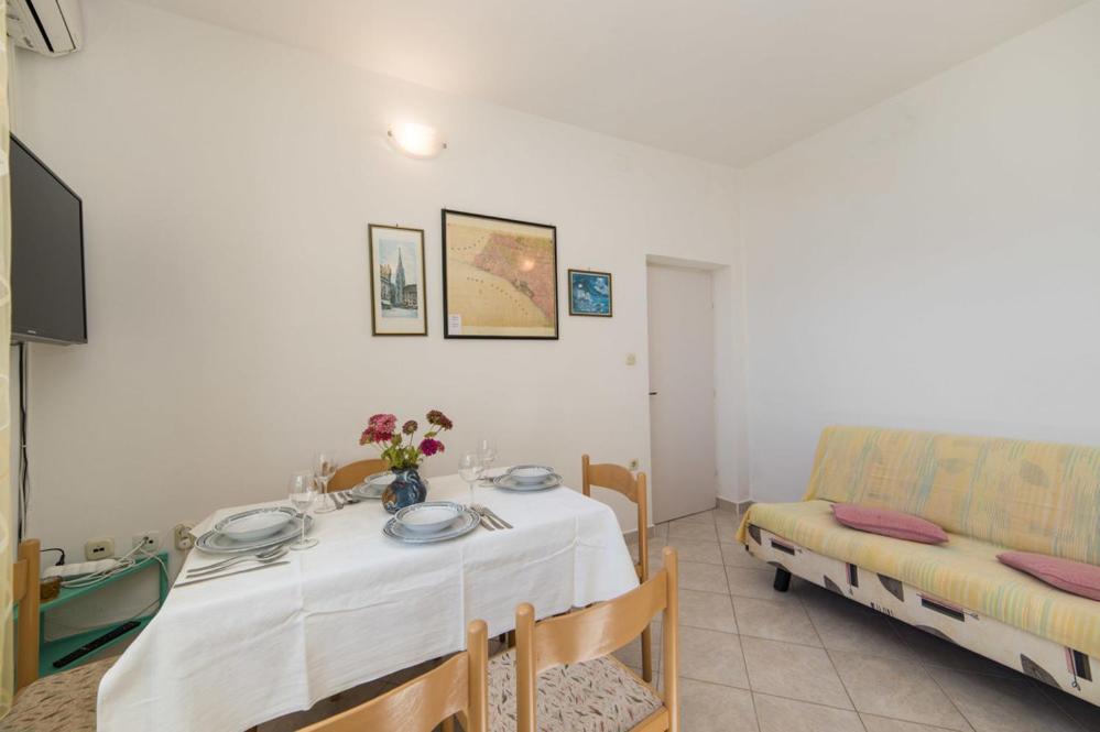 Apartments Dominko Brist Exterior photo