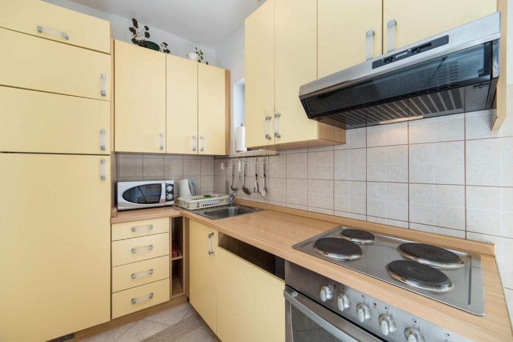 Apartments Dominko Brist Exterior photo